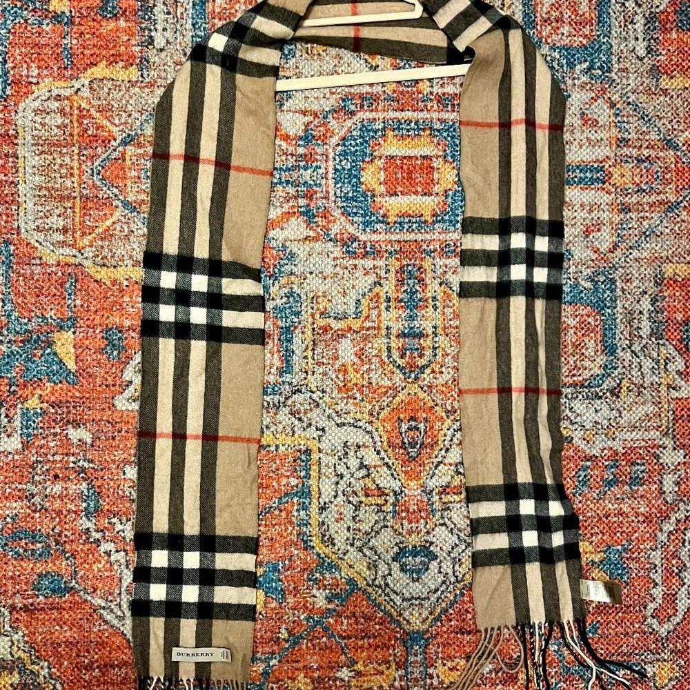 Burberry Classic 100% Cashmere Scarf